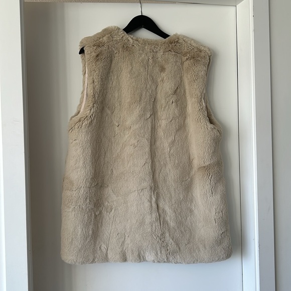 Babaton Fur Vest - Picture 3 of 3